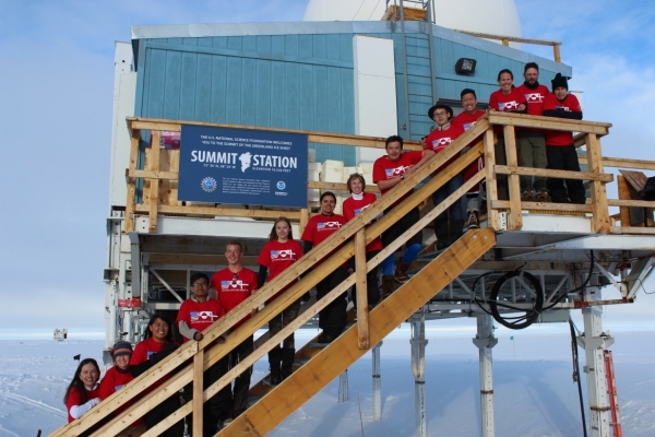 Group photo in front of main house at Summit Station (Photo Credit: Lynn Foshee Reed)