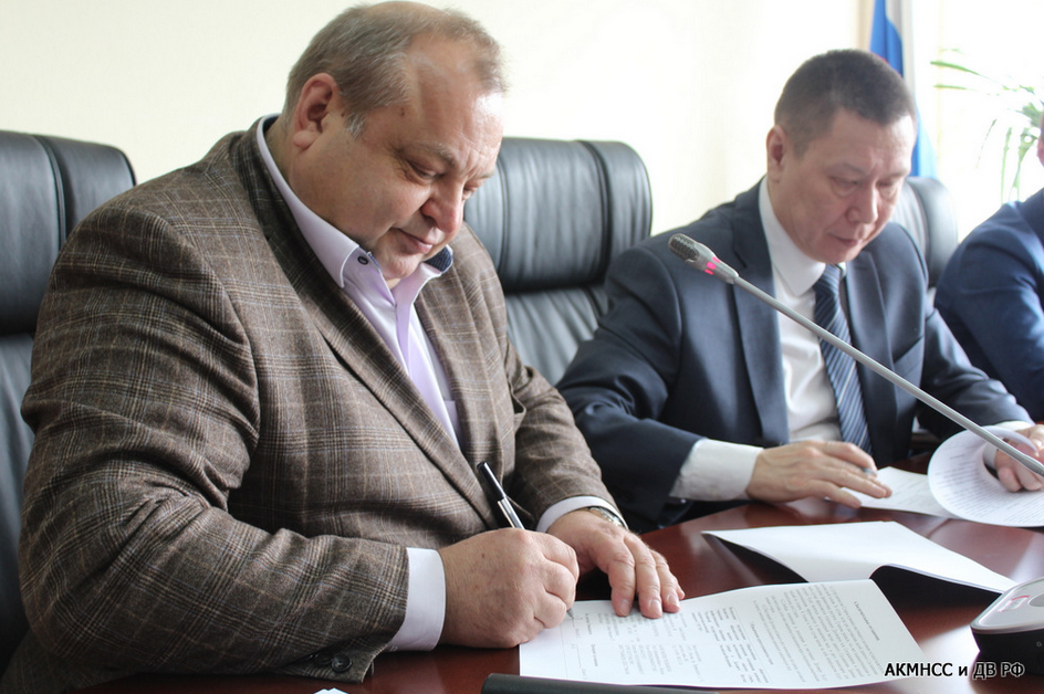 Signing a Memorandum on Partnership and Collaboration between RSHU (Rector, Dr. Valery Mikheev) and RAIPON (Hon. MP Grigory Ledkov)